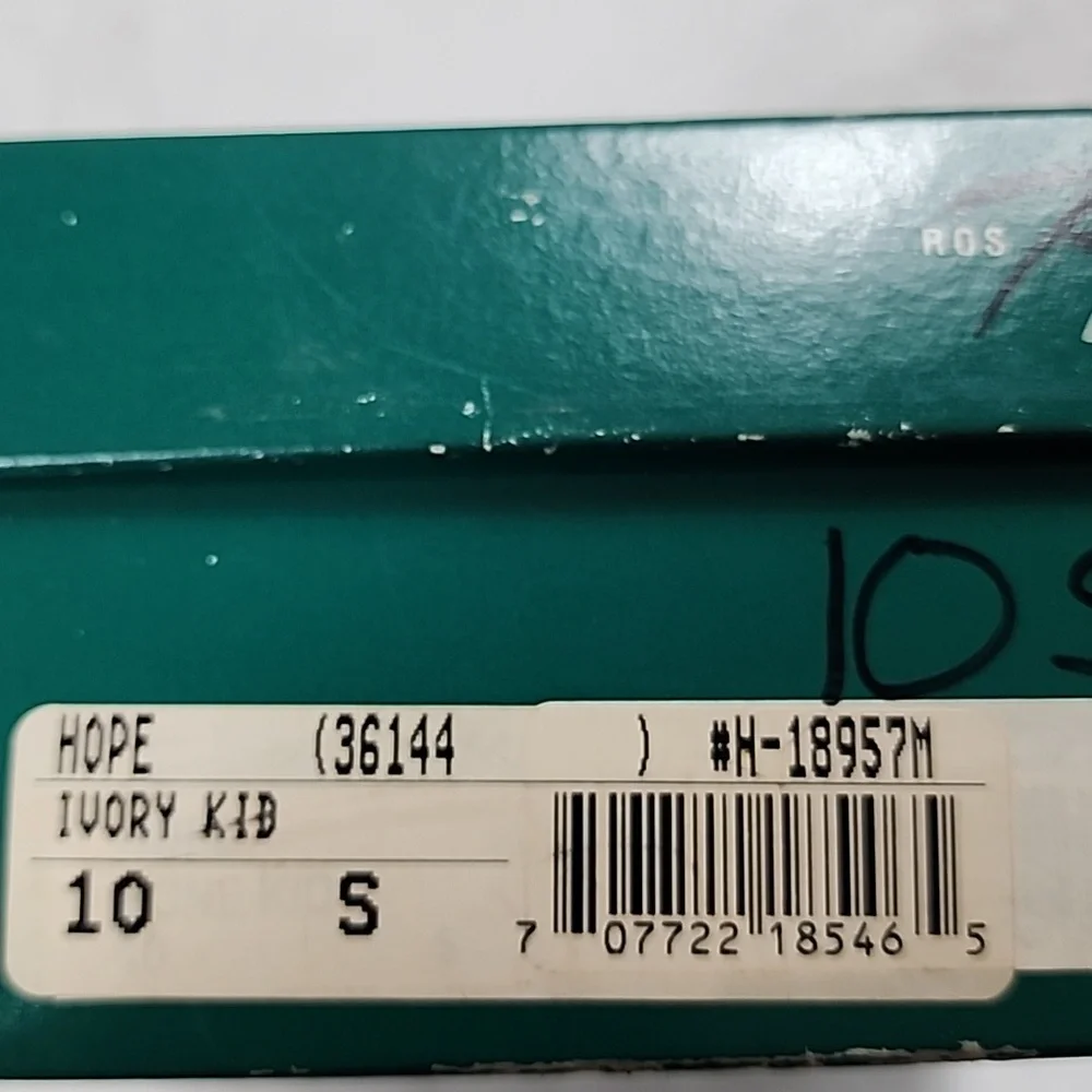 Ros Hommerson Ivory Beige Pumps New In Box